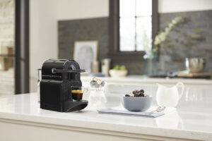Nespresso Máquina de café expresso Inissia da De'Longhi, 680 g, 1200 watts, preta - Imagem 7